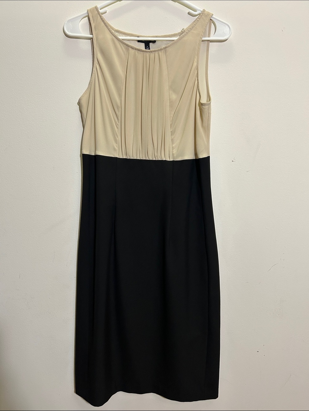Chic Two-Tone Cream and Black Sleeveless Dress